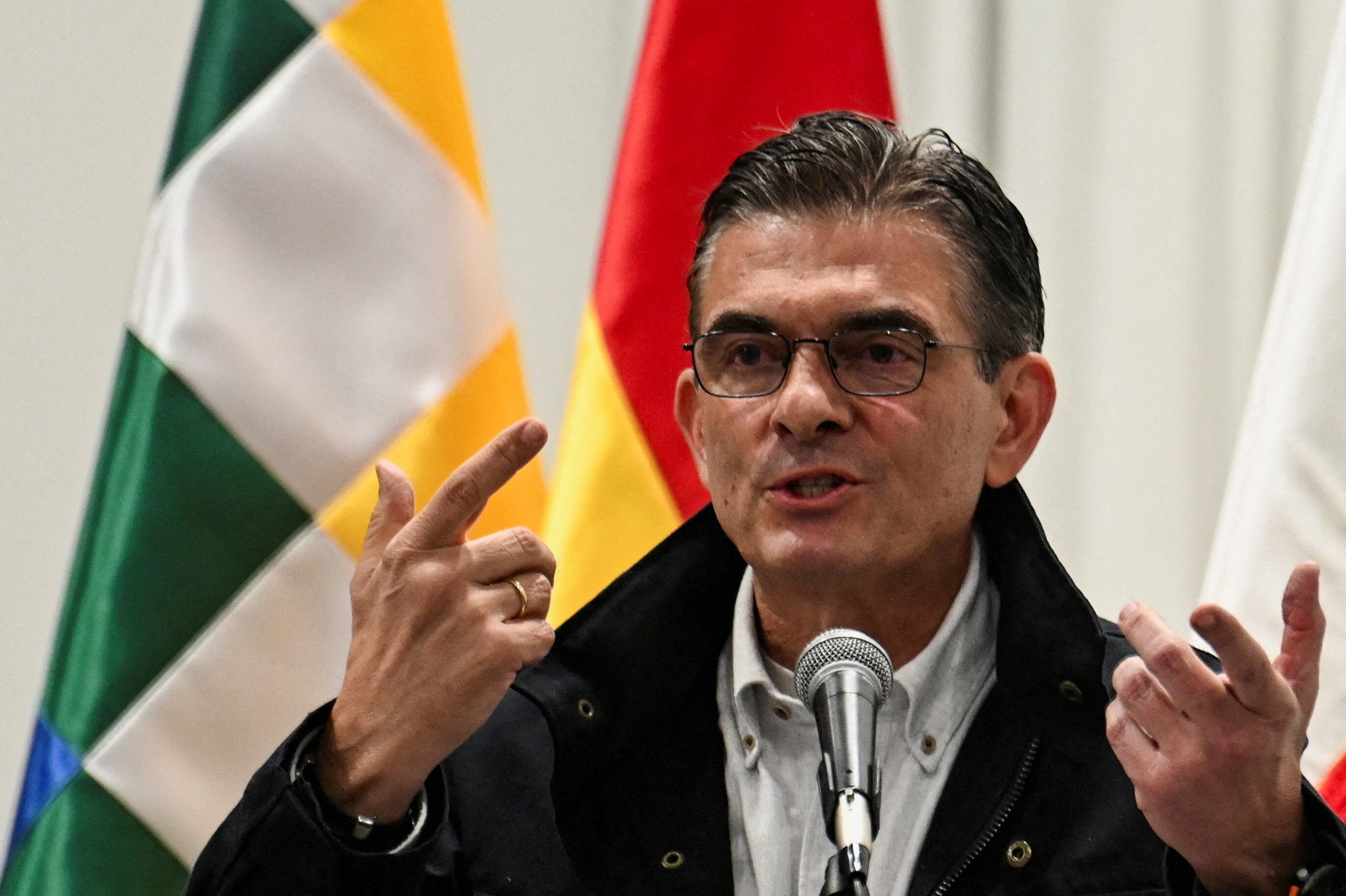 El presidente de Bolivia, Rodrigo Paz, se dirige a los medios de comunicación, el 8 de junio de 2026 (REUTERS/Claudia Morales/Foto de archivo)