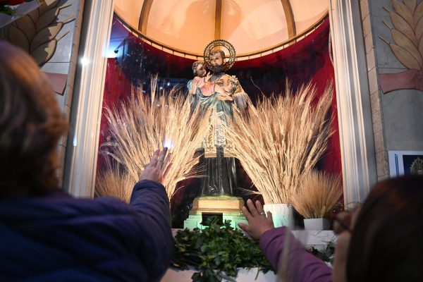 San Cayetano: nació lejos de este suelo y terminó por convertirse en uno de los símbolos religiosos más venerados de la Argentina