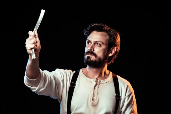 Sangre, venganza y humanidad: Emmanuel Degracia encarna al mítico Sweeney Todd en su regreso al teatro argentino