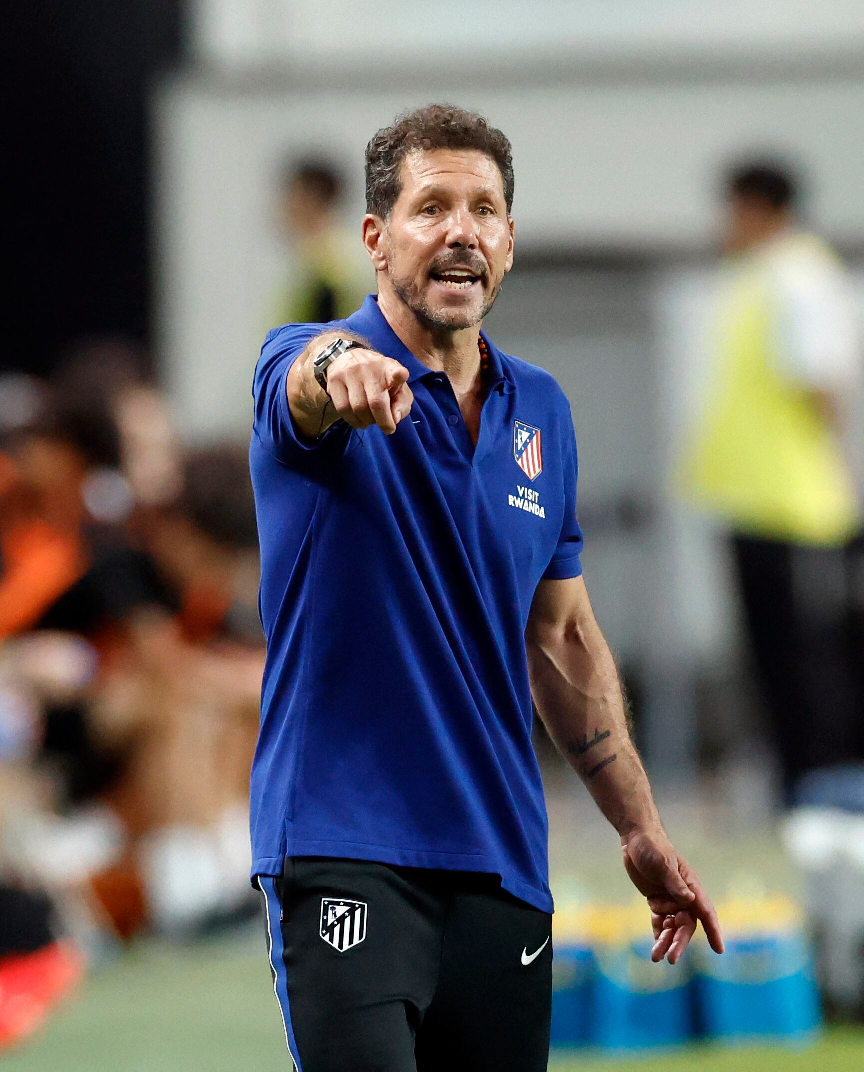 El Cholo Simeone probó a Julián Álvarez como delantero titular junto con Lookman en la práctica del Atlético de Madrid (REUTERS/Kim Soo-Hyeon)