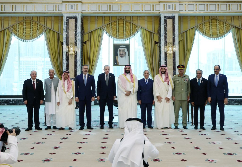 Turquía afirmó que Egipto podría sumarse al pacto de defensa regional firmado con Arabia Saudita y Pakistán