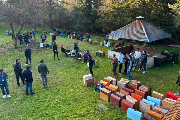 Un mini estadio, apuestas clandestinas y más de 100 gallos: desbarataron un torneo de riñas y detuvieron a 27 personas en Brandsen
