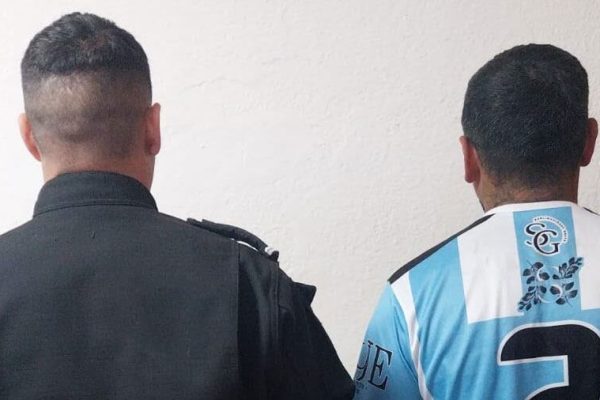 Video: un futbolista fue expulsado y golpeó a un árbitro durante un partido de fútbol amateur en Santa Fe