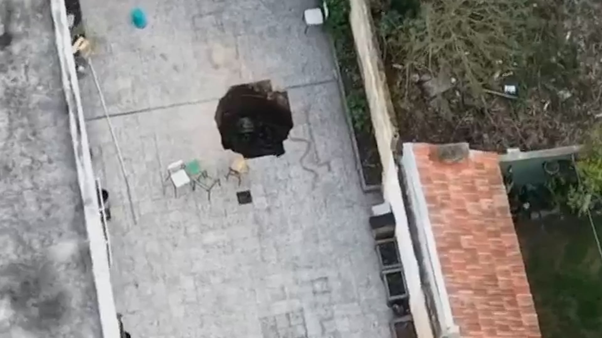 Alarma en una escuela de San Martín por un pozo de 15 metros de profundidad en medio del patio