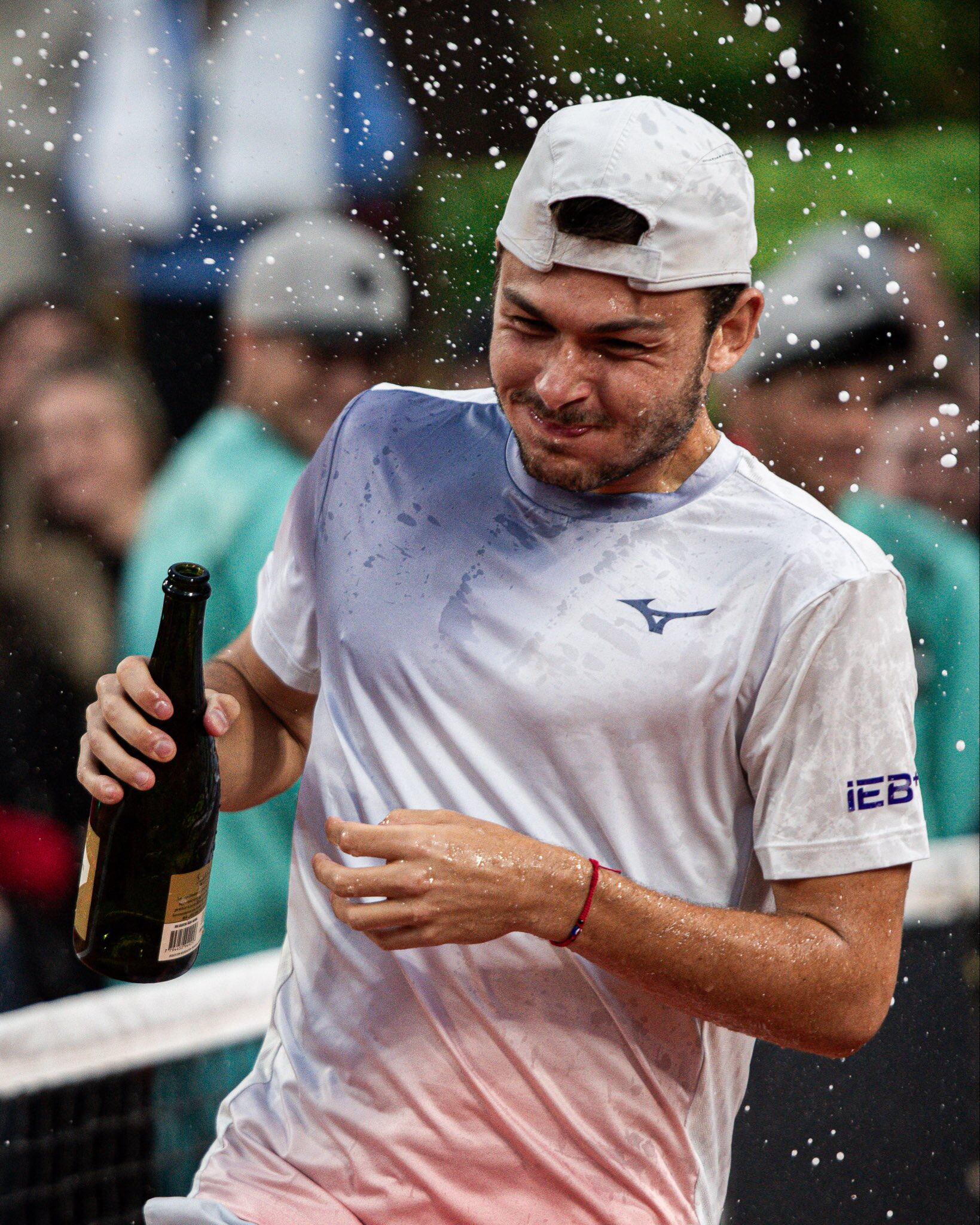 El festejo de Alex Barrena tras la victoria en la final (Crédito: Buenos Aires Challenger)