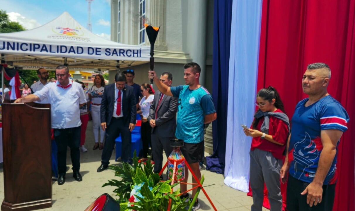 Antorcha de la Independencia continúa su recorrido por Costa Rica: Laura Fernández la recibirá en Cartago