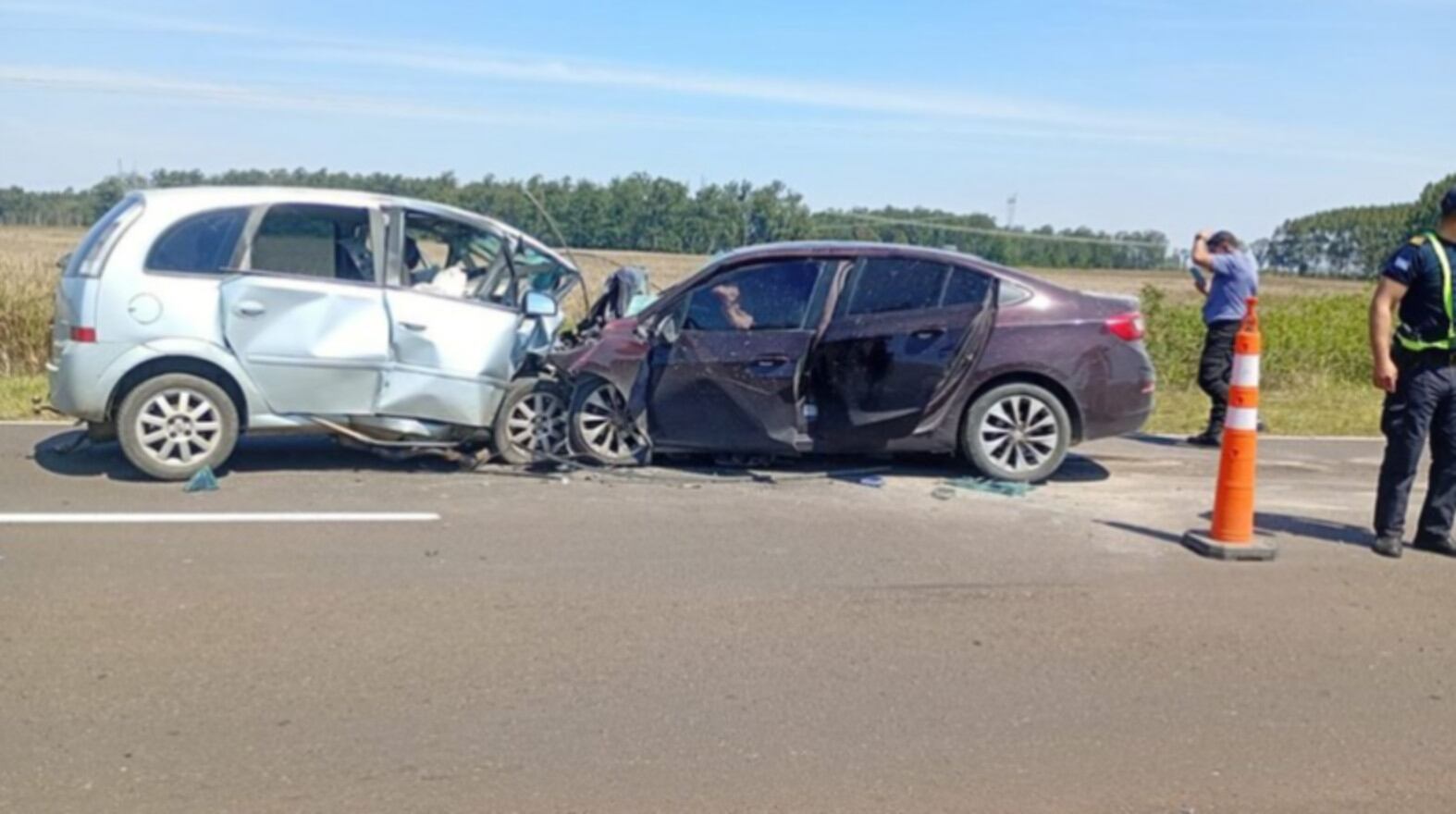 Un choque frontal en la Ruta Nacional N° 12, a la altura del kilómetro 1.225 en Villa Olivari, dejó tres personas fallecidas. (El Litoral)