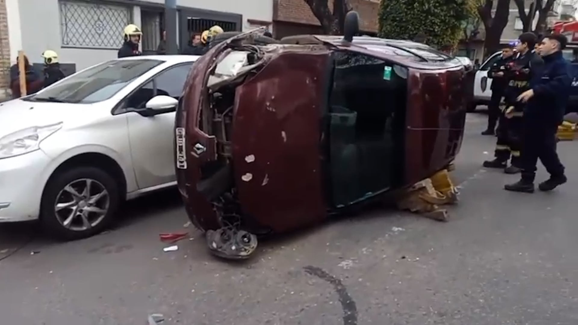 Choque y vuelco en Nueva Pompeya en una mañana con varios incidentes viales en la Ciudad
