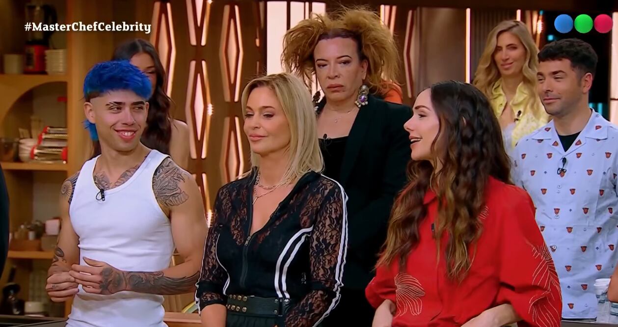Lizy Tagliani llegó con un peinado 