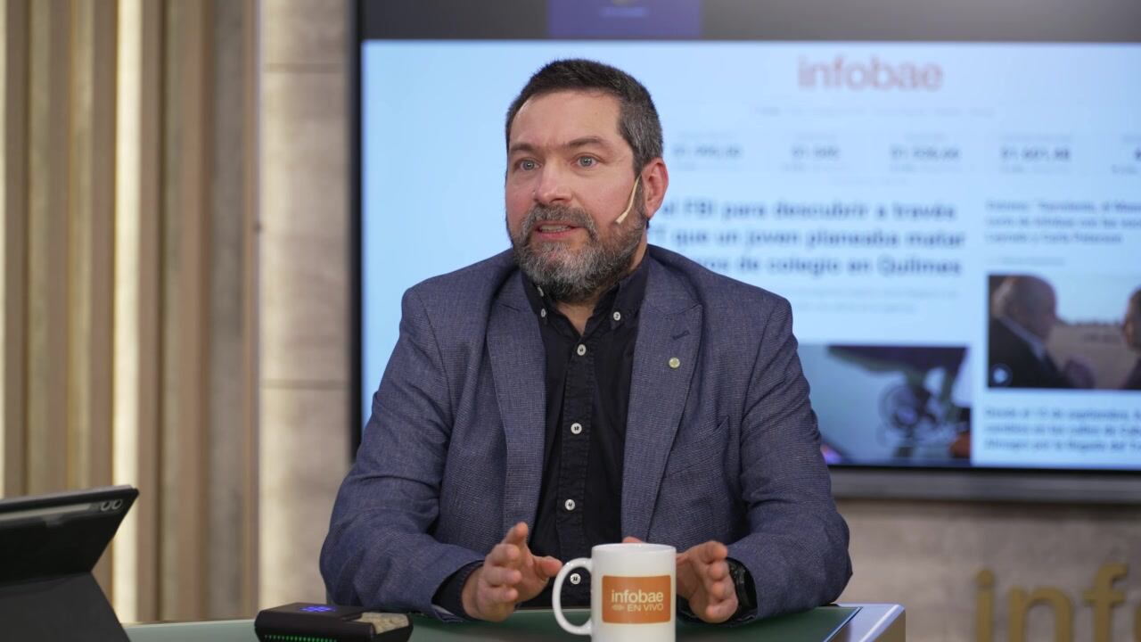 Omar Azzaroni mostró Safirus, el equipo portátil que analiza biomarcadores renales con una gota de sangre