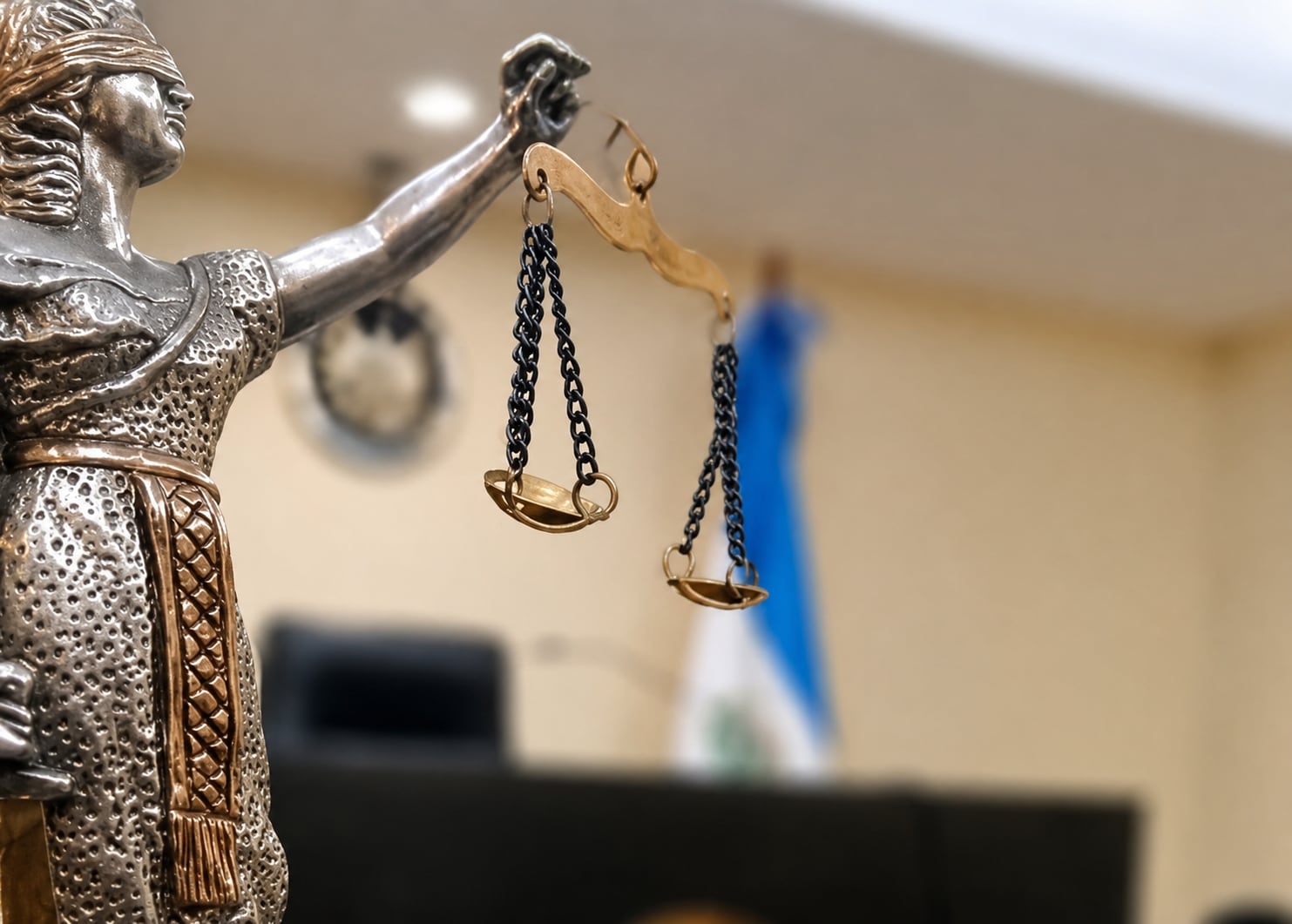 Condenan a ocho años de prisión a un exalcalde salvadoreño acusado de peculado