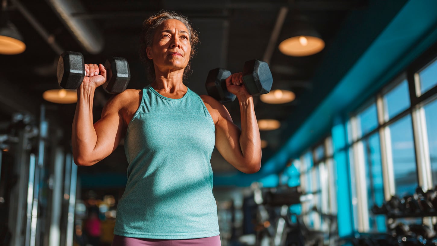 El entrenamiento con carga y el ejercicio de fuerza activan a los osteoblastos y ayudan a preservar o aumentar la densidad ósea (Imágen Ilustrativa Infobae)