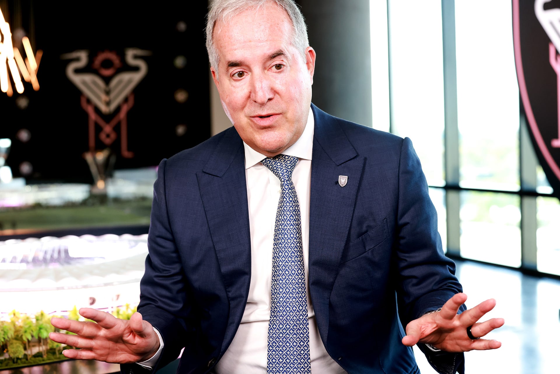 Jorge Mas, propietario del Inter Miami CF, habla durante una entrevista en Miami, Florida (EE. UU.), el lunes 2 de marzo de 2026.