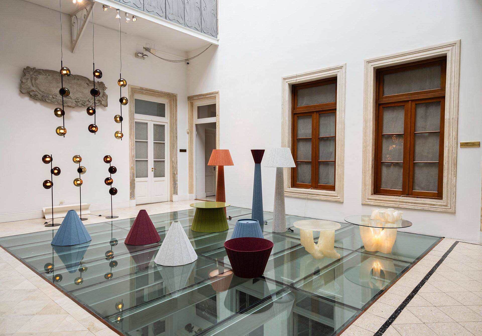 Del reciclaje de materiales al ajedrez barroco: el diseño argentino irrumpe en París con piezas que reinventan la tradición en clave contemporánea