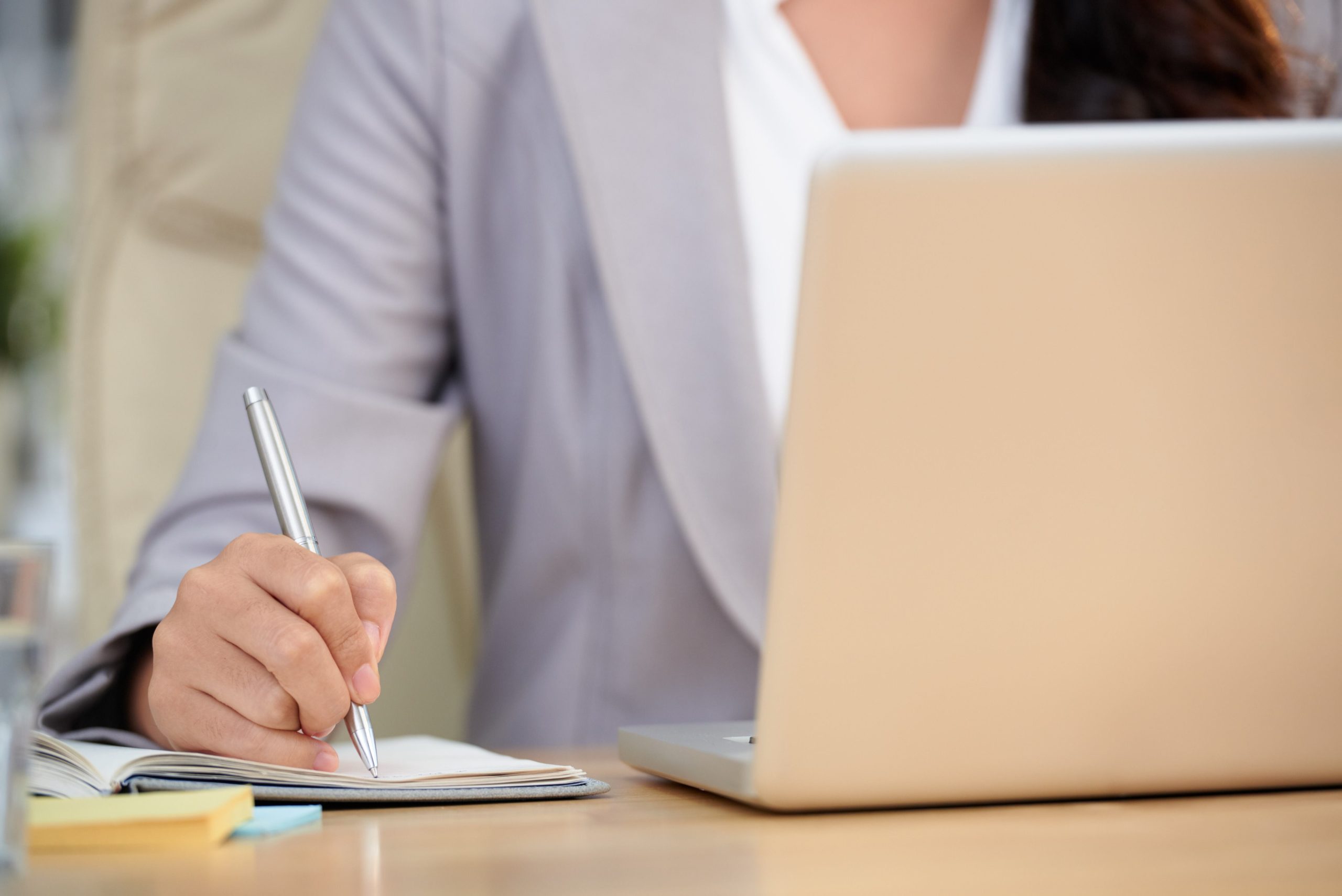 Día de la Secretaria: por qué se celebra el 4 de septiembre y frases para enviar por Whatsapp