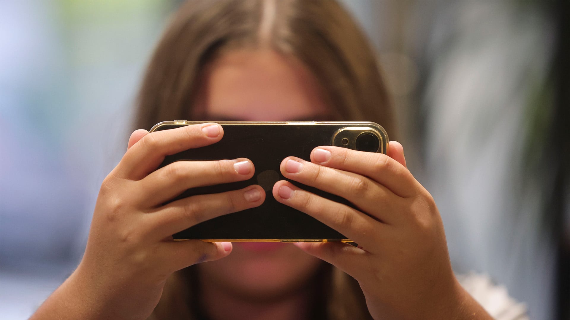 Los expertos advierten sobre el impacto global del uso excesivo de plataformas digitales en adolescentes y niños (Imagen Ilustrativa Infobae)
