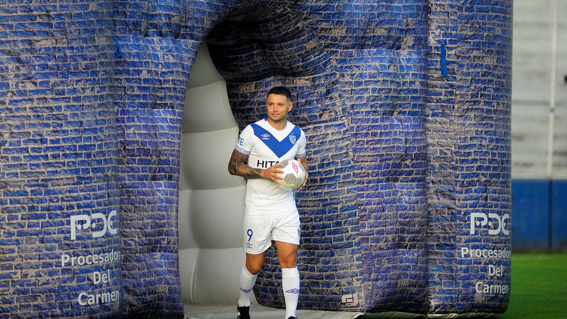 Mauro Zárate en su último regreso a Vélez en enero de 2018. Ese mismo año pasó a Boca Juniors y rompió su relación con los hinchas del Fortín (FotoBaires)