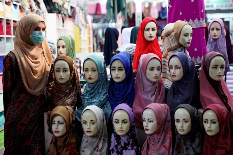 El régimen iraní reforzará el uso obligatorio del hiyab en las universidades y las advertencias en las calles sobre la vestimenta