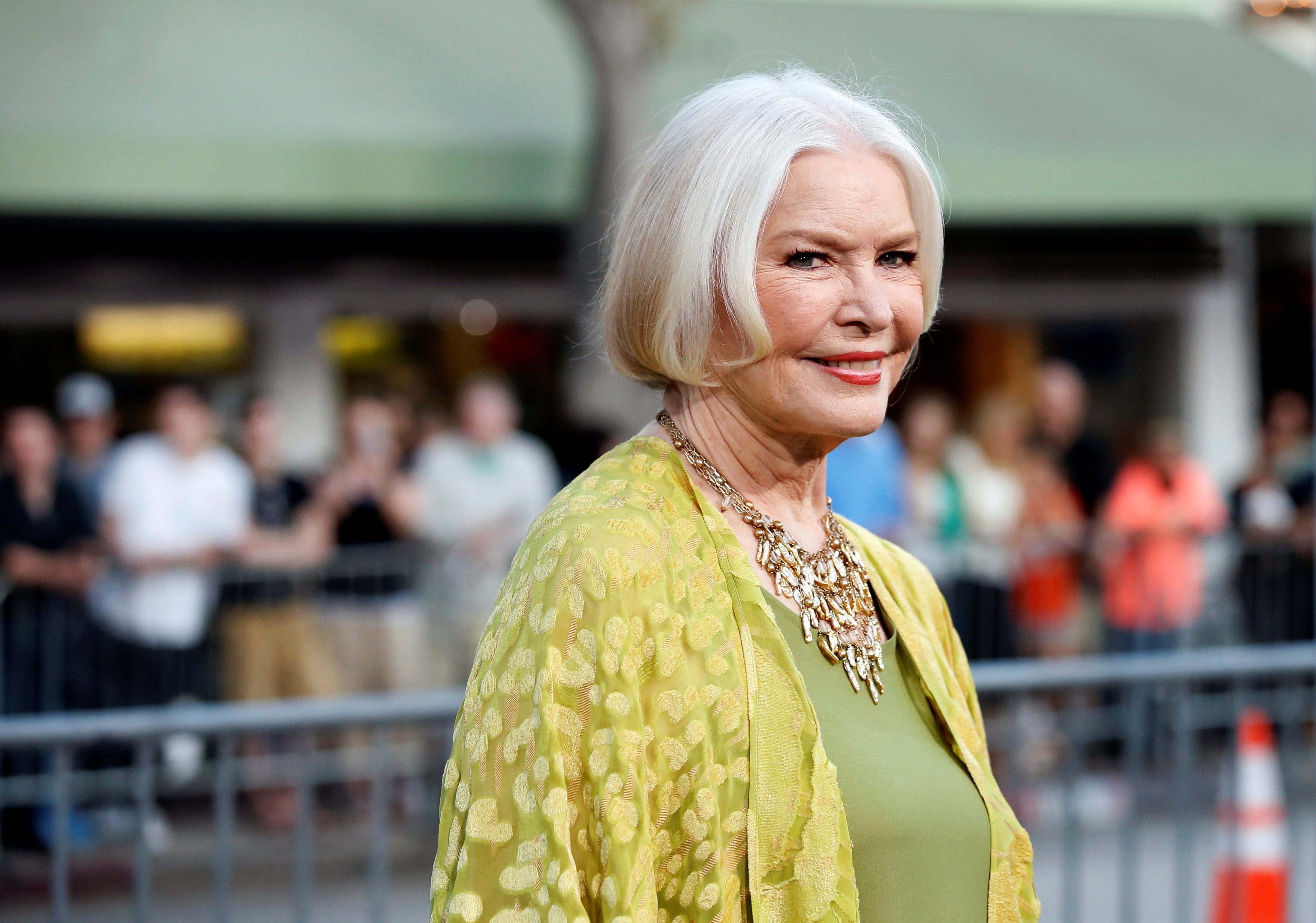 Las caminatas de Ellen Burstyn en Central Park se integran con entrenamiento personalizado y sesiones de gimnasio. (REUTERS/Mario Anzuoni/File Photo)