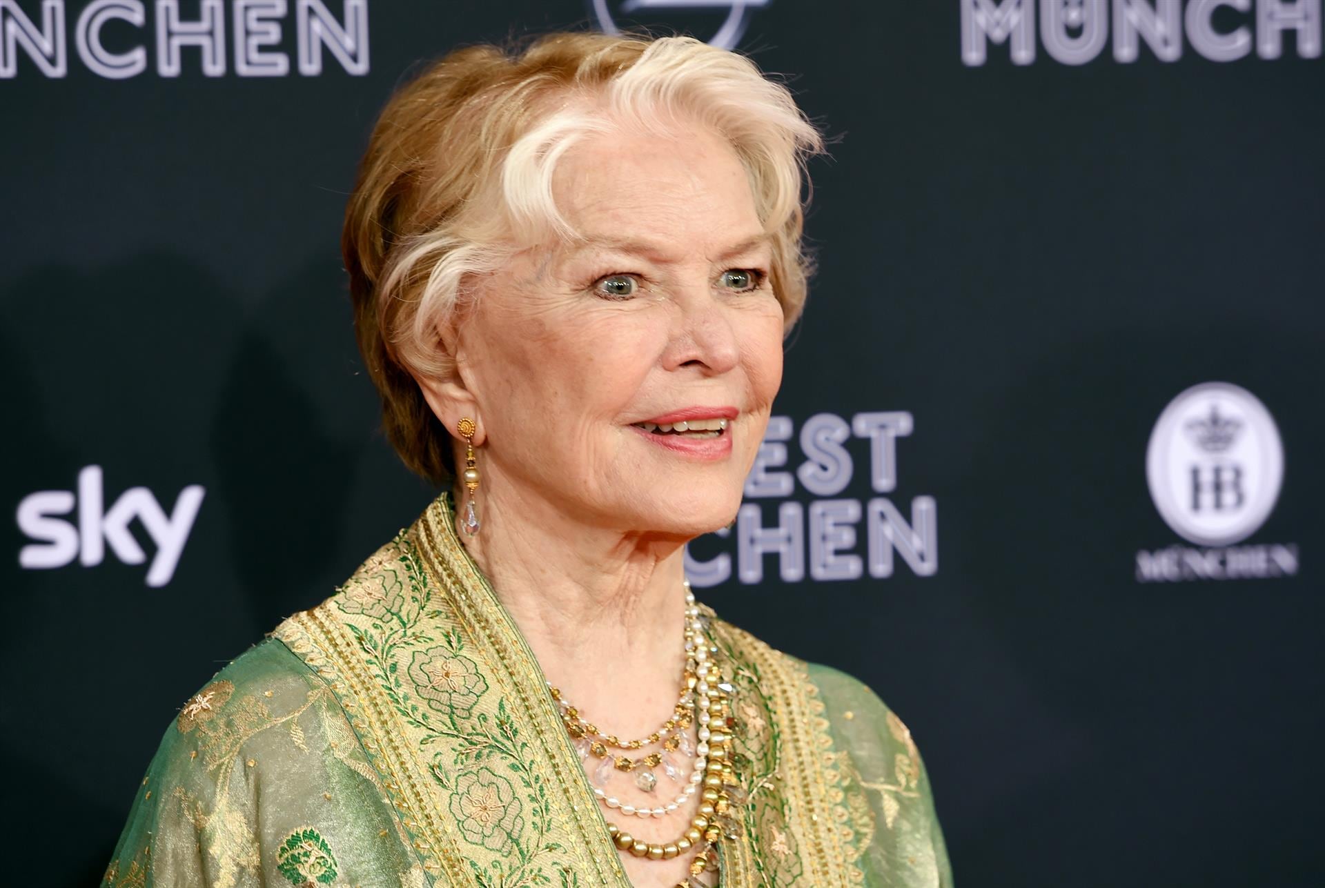 Ellen Burstyn combina ejercicio, alimentación, trabajo, lecturas, conciertos y vínculos sociales dentro de su vida cotidiana.