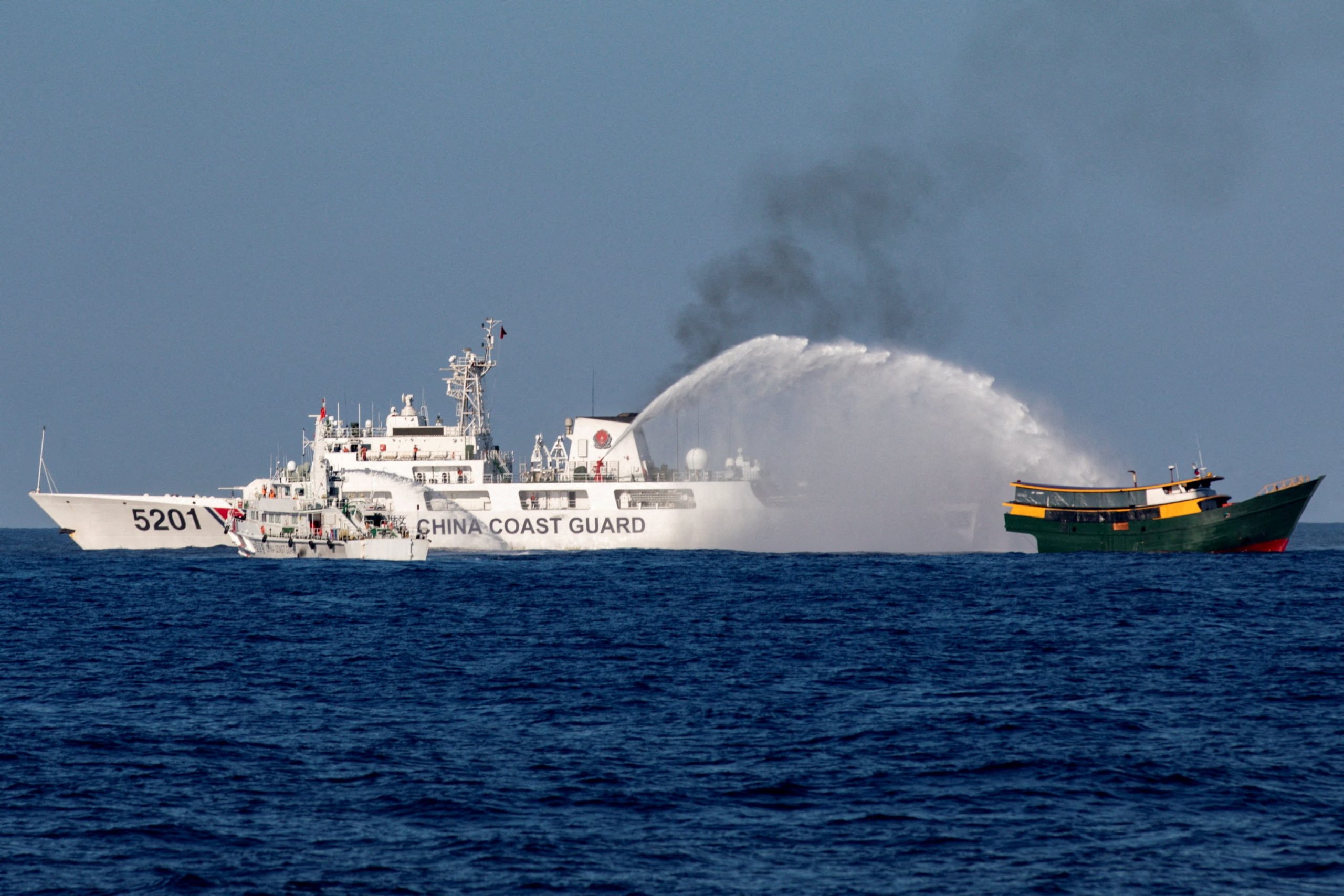 Filipinas denunció que un buque del régimen chino embistió “deliberadamente” a una embarcación gubernamental en el mar de China Meridional