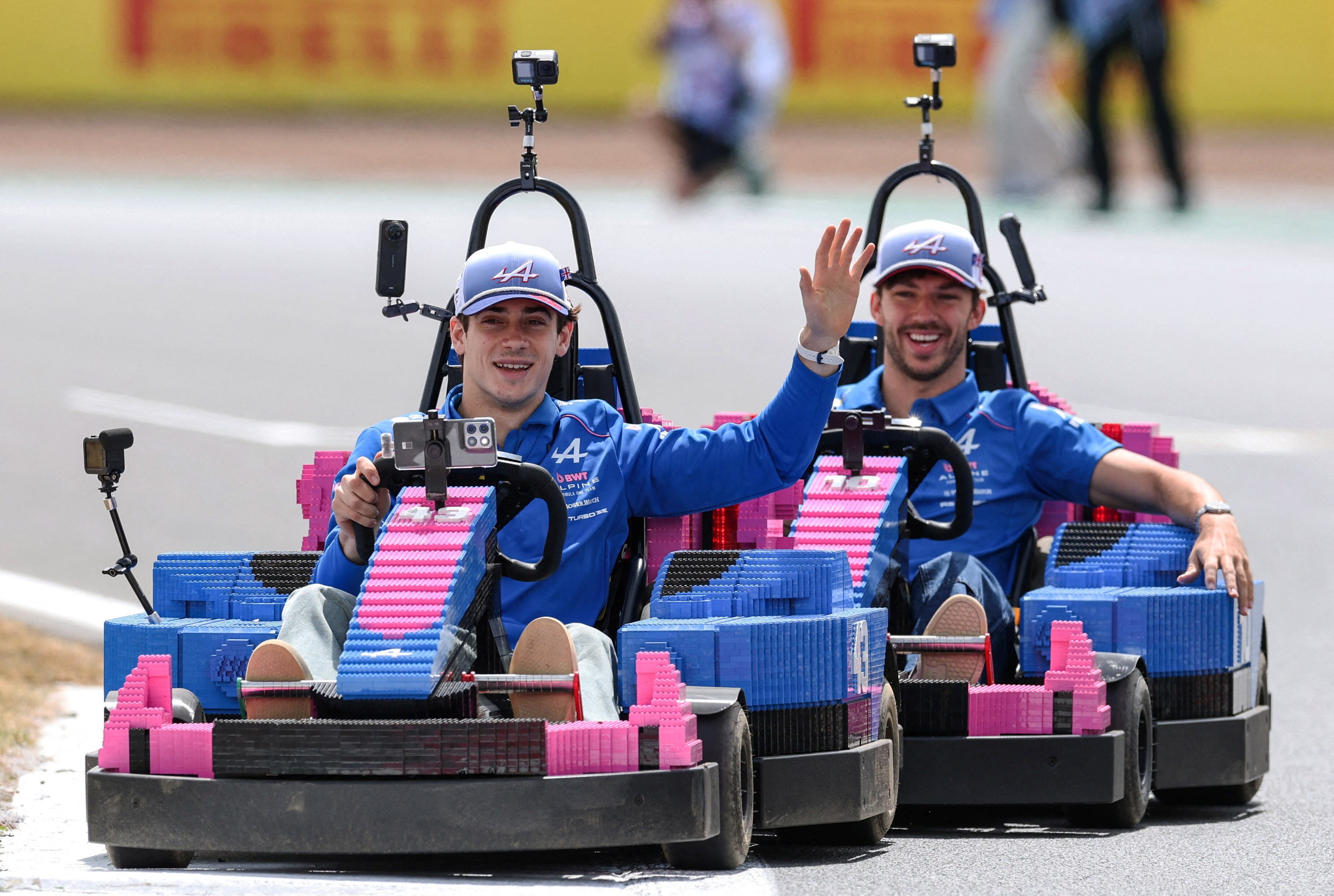 Franco Colapinto y Pierre Gasly (Foto: Reuters/Andrew Boyers/File Photo)