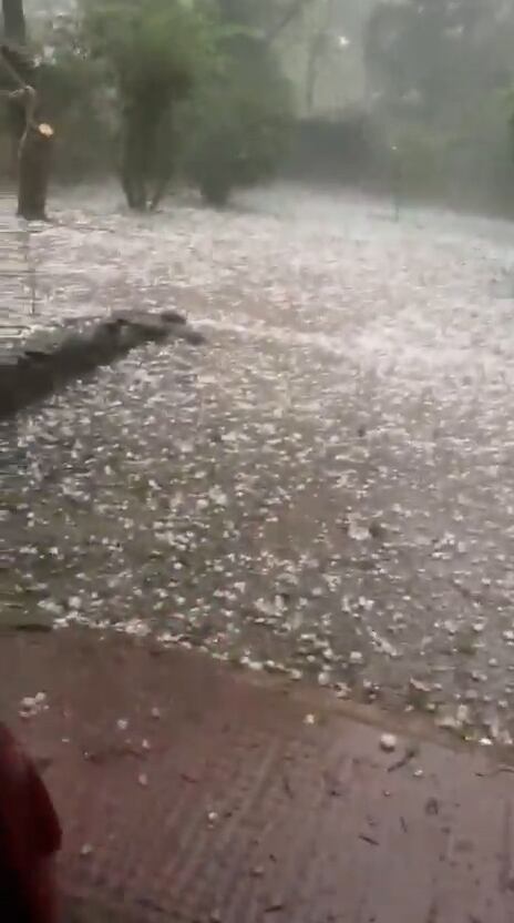 Granizo, destrozos y fuertes lluvias en Córdoba: rige una alerta amarilla