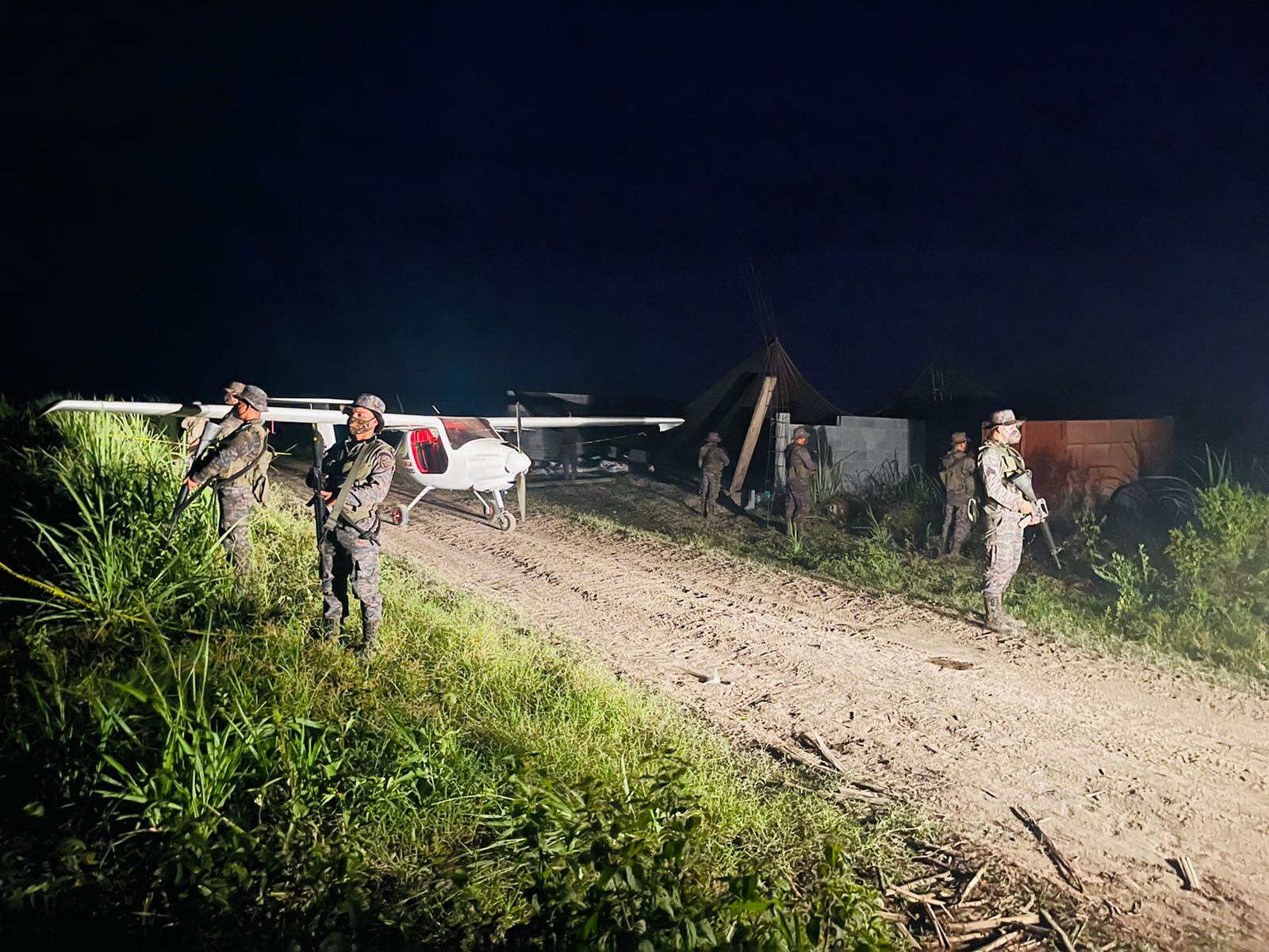 Guatemala dice haber frenado las narcoavionetas: vigilancia aérea, pistas clandestinas geoposicionadas y un proceso judicial que marca los tiempos