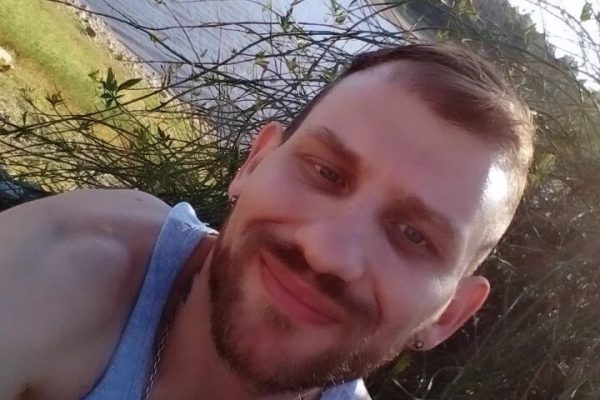 Habló Emiliano Tarragona, el denunciante de Maxi Ghione: “No me dejaba salir y sacó dos armas de fuego”