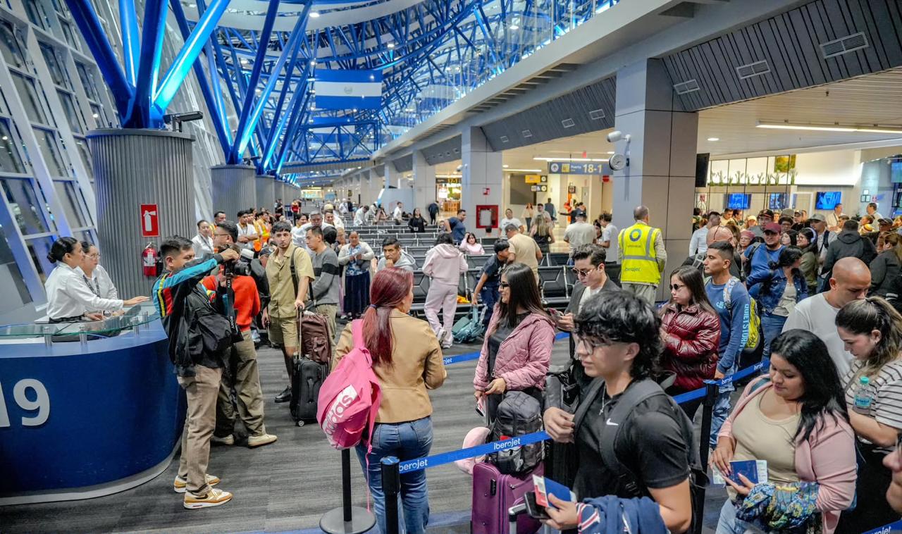 La aerolínea Iberojet inaugura los vuelos directos entre Madrid, El Salvador y Barcelona