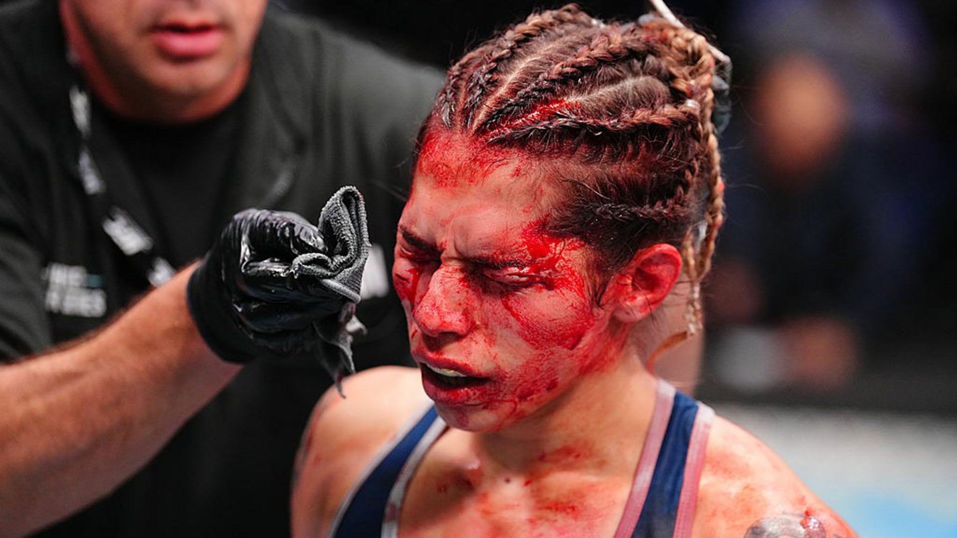 La peleadora abandonó su carrera como maestra para centrarse de lleno en las MMA (@ufcespanol)