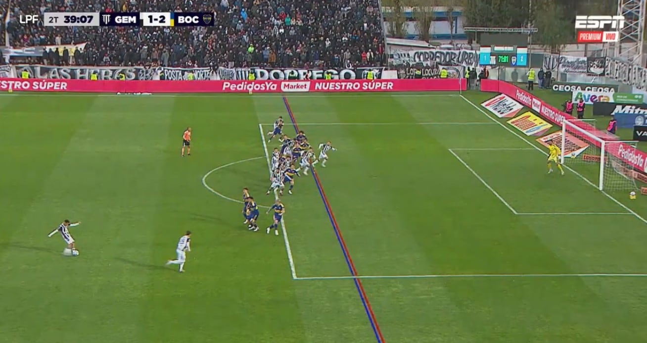 El trazado de líneas del VAR en el que se determinó la posición adelantada de Sabatini en el gol de Gimnasia de Mendoza ante Boca (captura video)