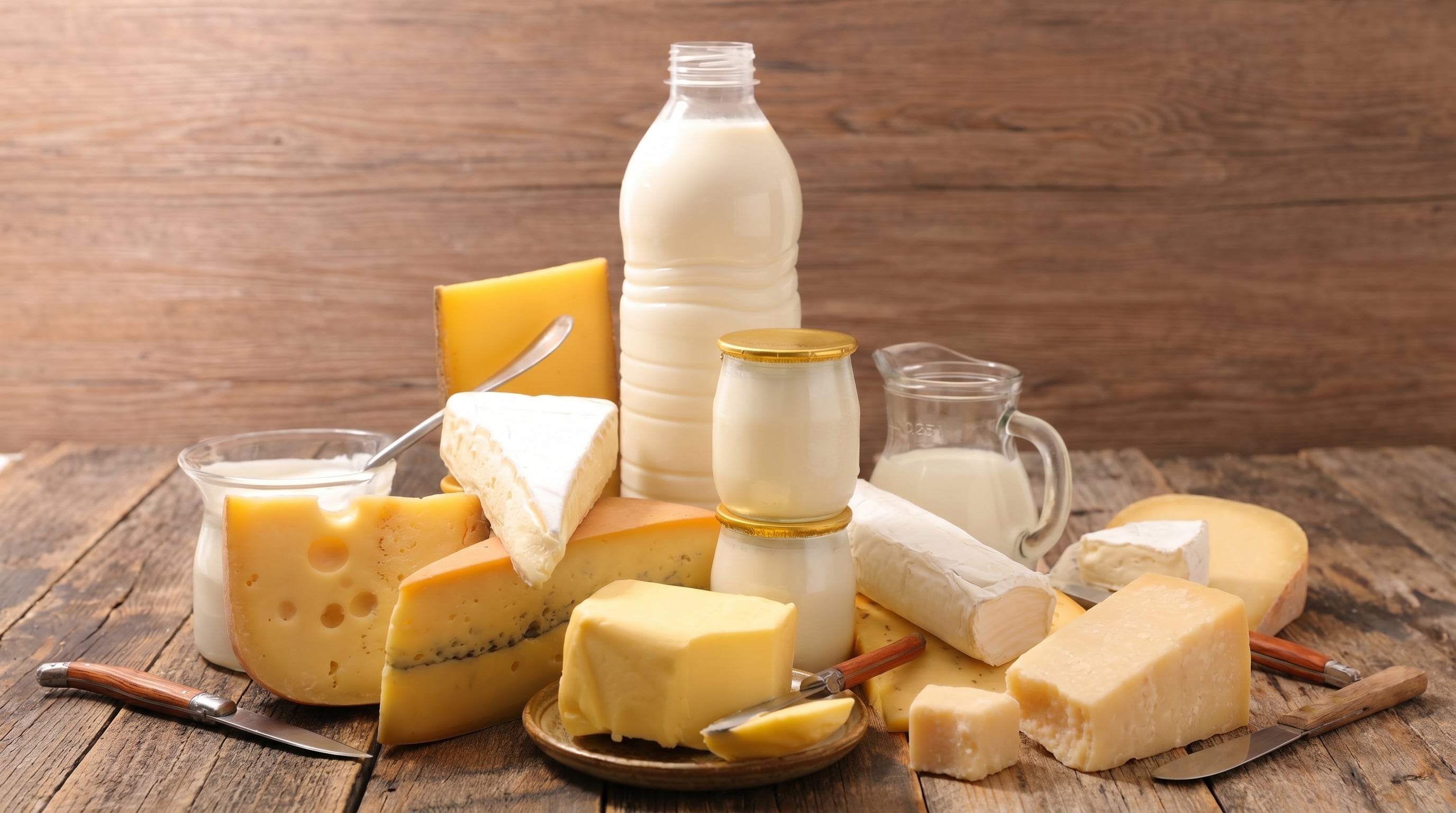 Los lácteos y otros alimentos ricos en calcio forman parte de las opciones para cubrir las necesidades de este mineral (Imagen Ilustrativa Infobae)