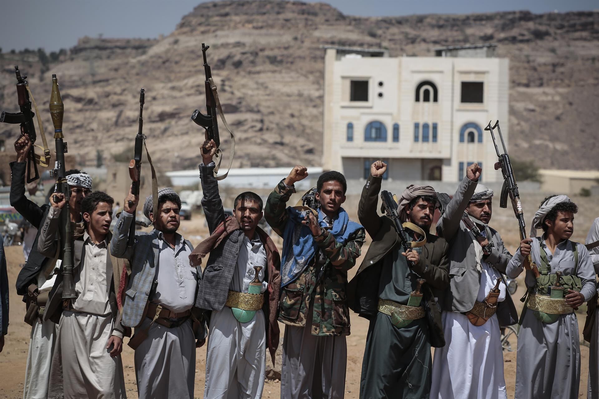 Los rebeldes hutíes atacaron instalaciones petroleras de Saudi Aramco en Jizan, cerca de la frontera con Yemen