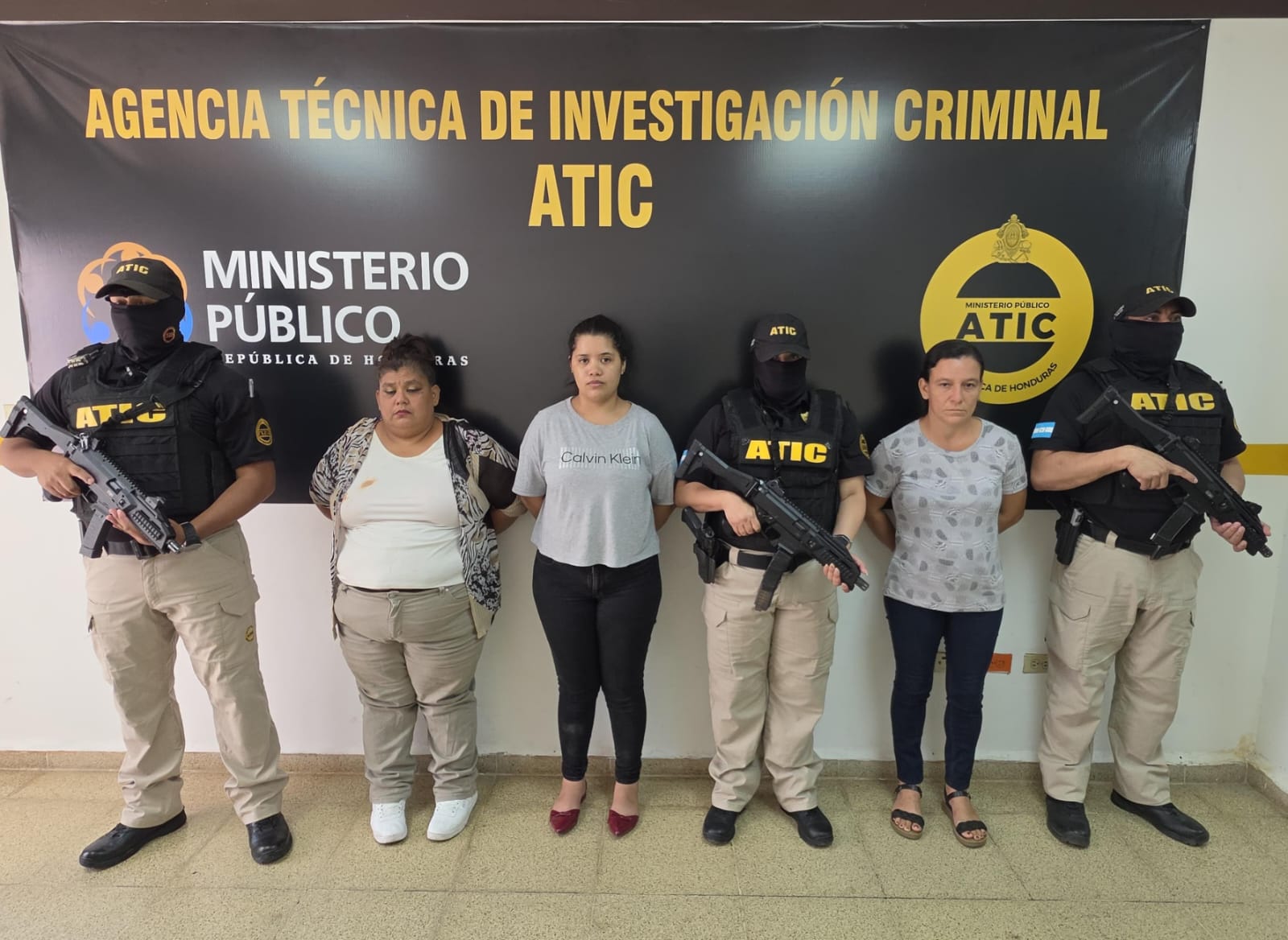 ATIC capturó a seis personas investigadas por presuntamente recibir dinero procedente de un fraude bancario. (FOTO: Ministerio Público)