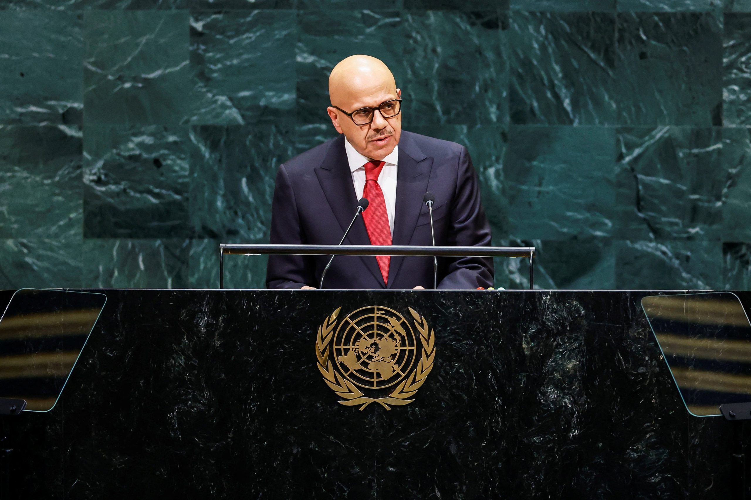Omán pidió cooperación para restablecer la navegación en el estrecho de Ormuz y frenar la crisis de Yemen