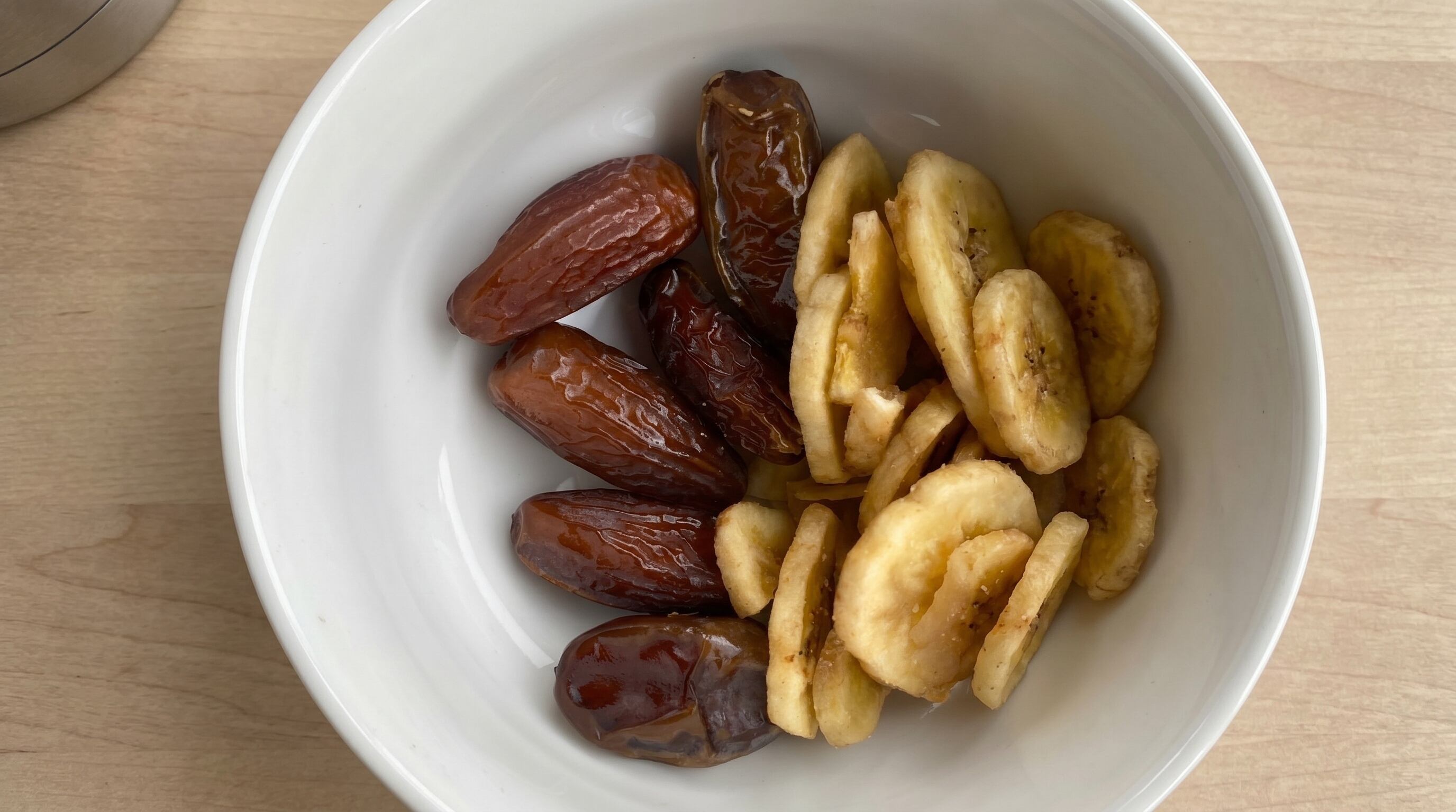 Las colaciones saludables ayudan a evitar el consumo frecuente de snacks ultraprocesados. (Imagen Ilustrativa Infobae)