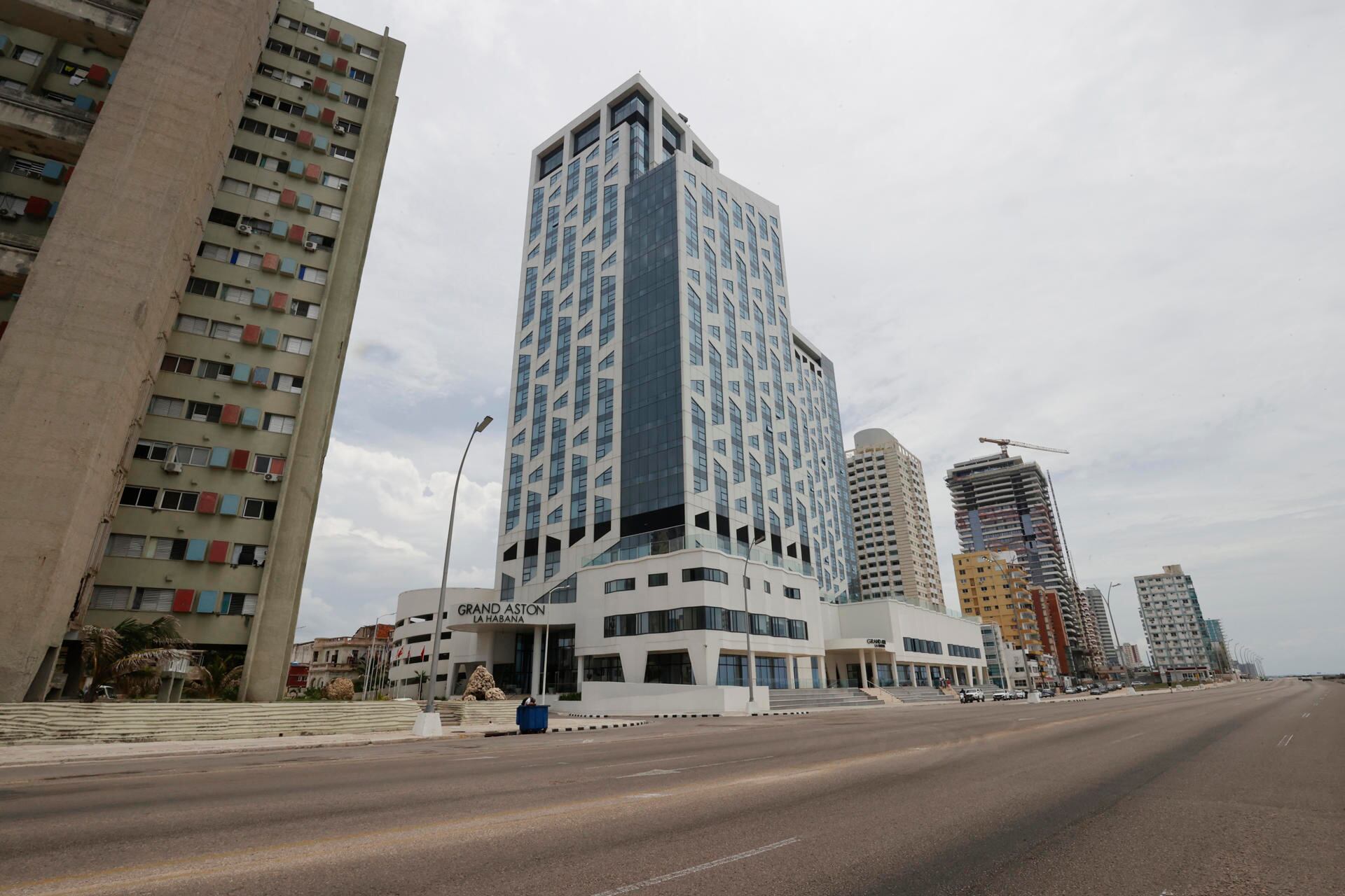 Fotografía del 6 de Junio de 2026 de edificios y hoteles en La Habana (Cuba) (EFE/ Ernesto Mastrascusa)