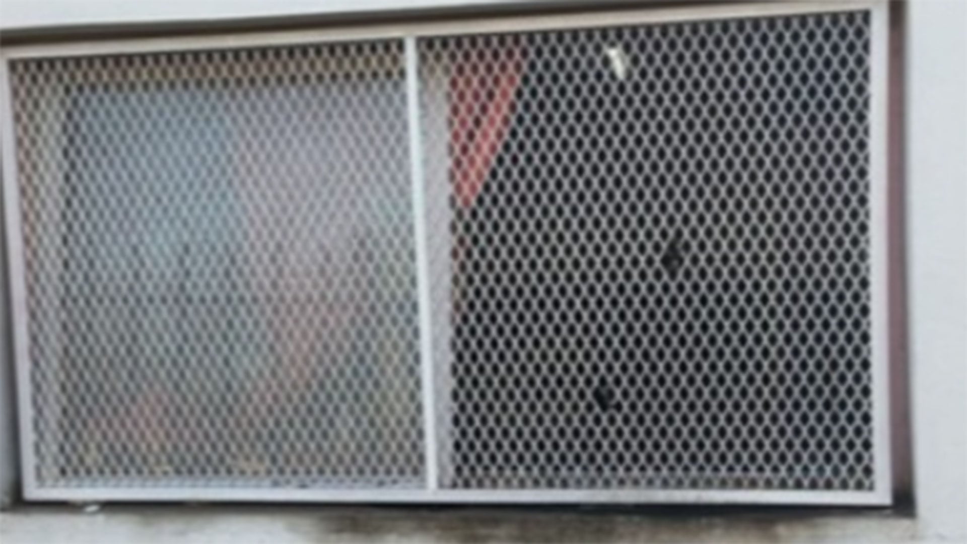 Dos tiros en la ventana de una escuela