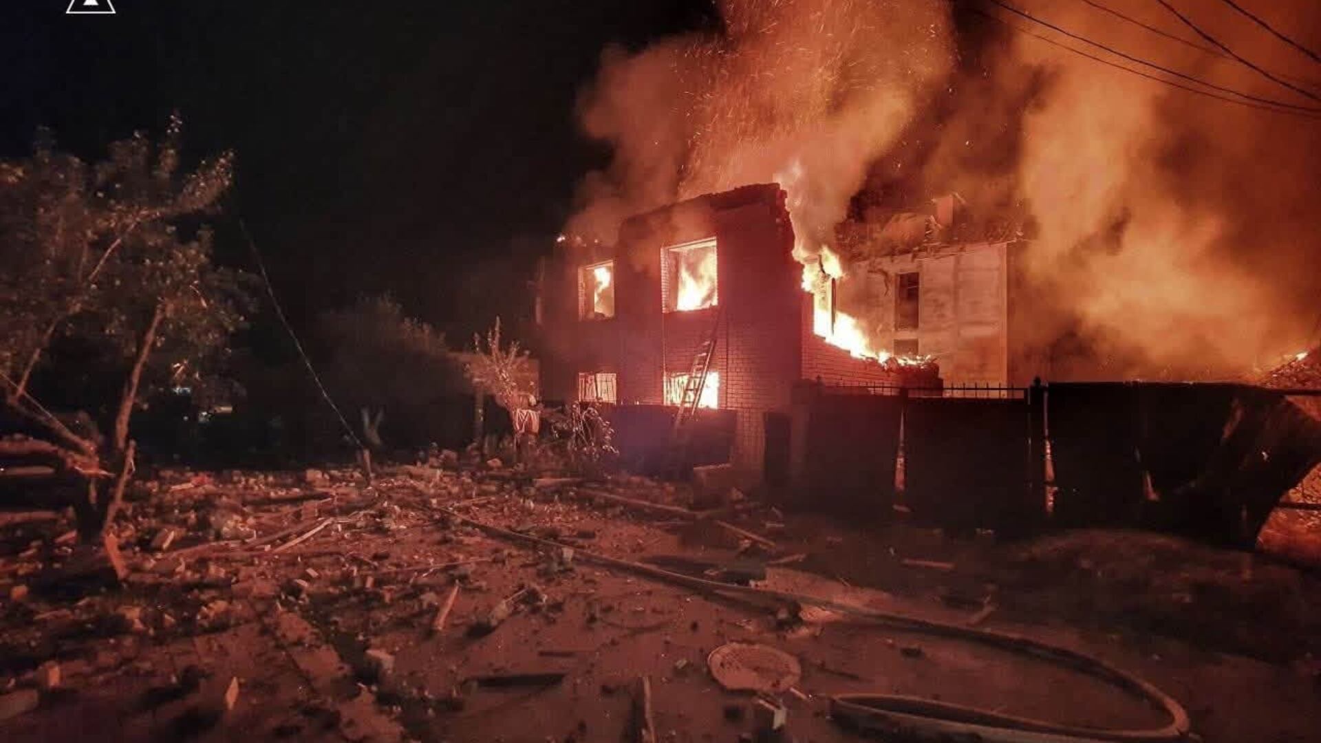 Un edificio destruido por un ataque combinado masivo de Rusia contra la región de Mykolaiv (Servicio de Emergencias de Ucrania)