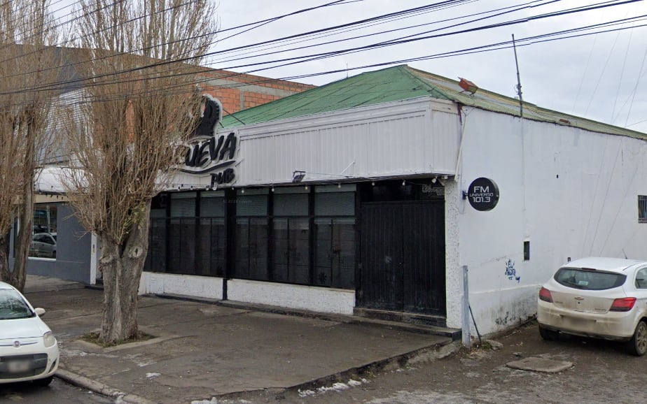 La niña permaneció sola en el vehículo desde las 2:30 hasta las 5:30 de la madrugada, con el auto apagado y bajo las bajas temperaturas de la noche patagónica (Foto: Google Maps)