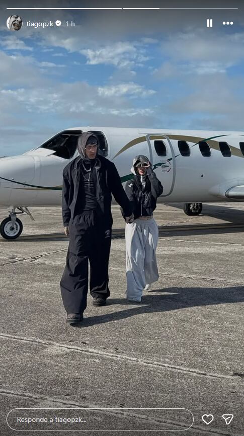 Tiago PZK confirmó su romance con La Joaqui: la foto en un avión privado a dos meses de la ruptura de Luck Ra con la artista