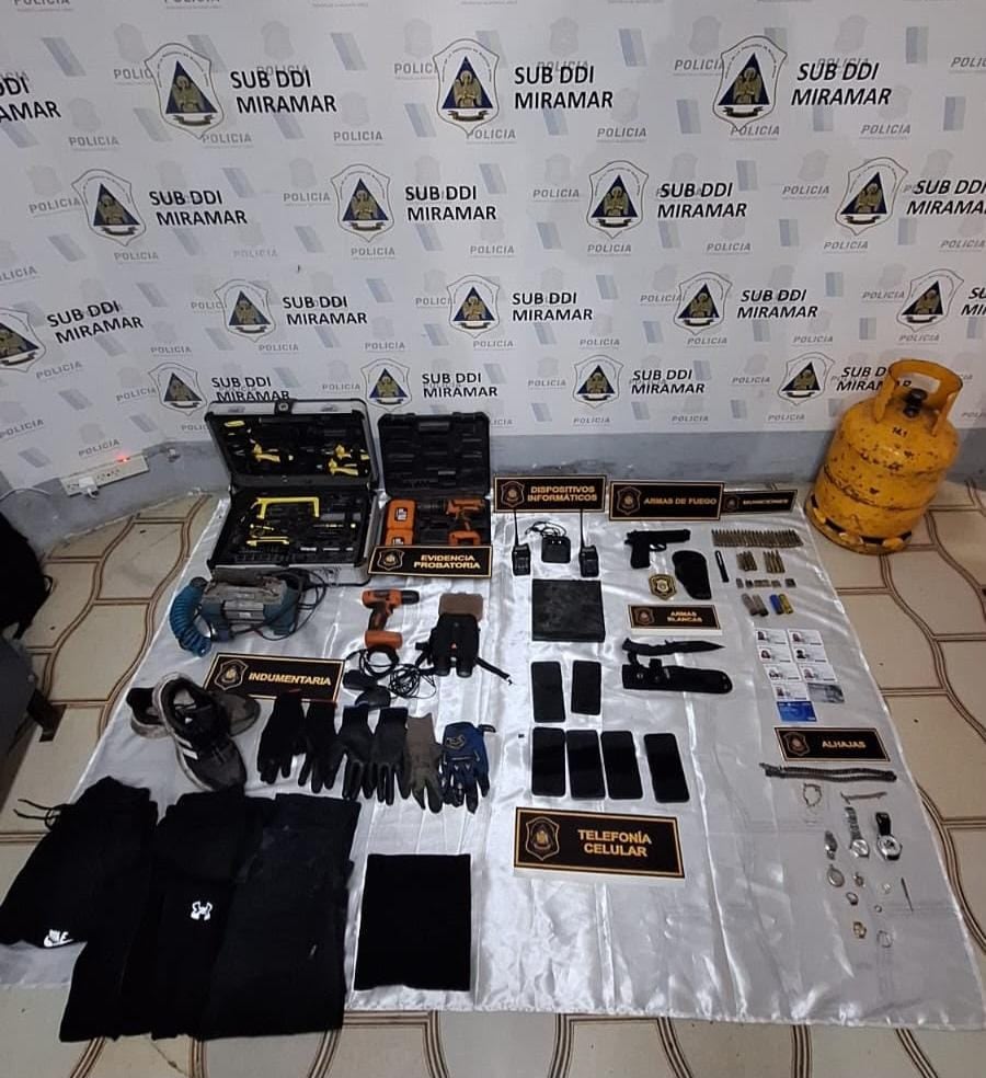 Tres detenidos por una violenta entradera en Miramar: robaron una camioneta y la incendiaron durante la fuga