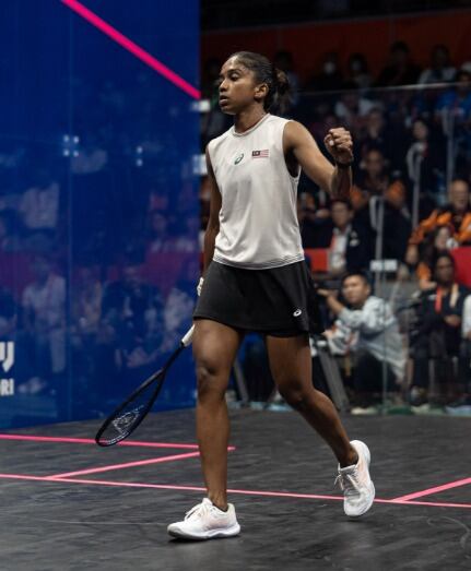 La atleta regresó a las canchas antes de cumplirse un año del choque y conquistó medallas de oro en los Juegos Asiáticos de Hangzhou (Instagram/@worldsquashofficial)