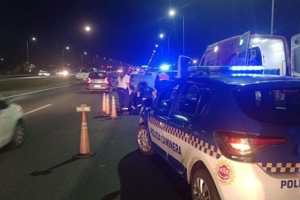 Un hombre murió en Córdoba al chocar con su automóvil contra un camión estacionado