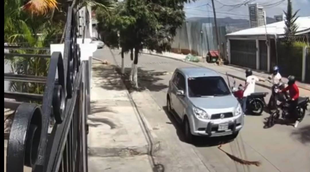 Otro video había registrado semanas antes un asalto contra una mujer en Lomas del Mayab. (FOTO: X)