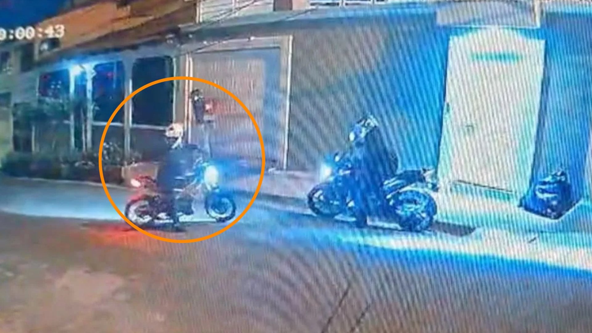 El repartidor fue despojado de su motocicleta mientras realizaba una entrega en la Colonia Miramontes. (FOTO: X)