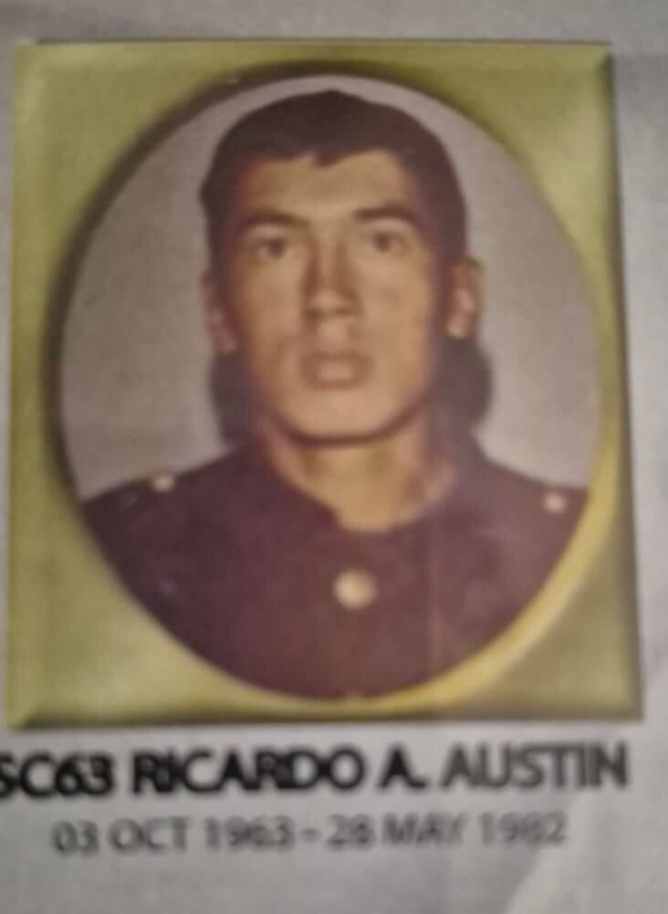 Ricardo Austin, el motivo del homenaje de sus camaradas de su sección
