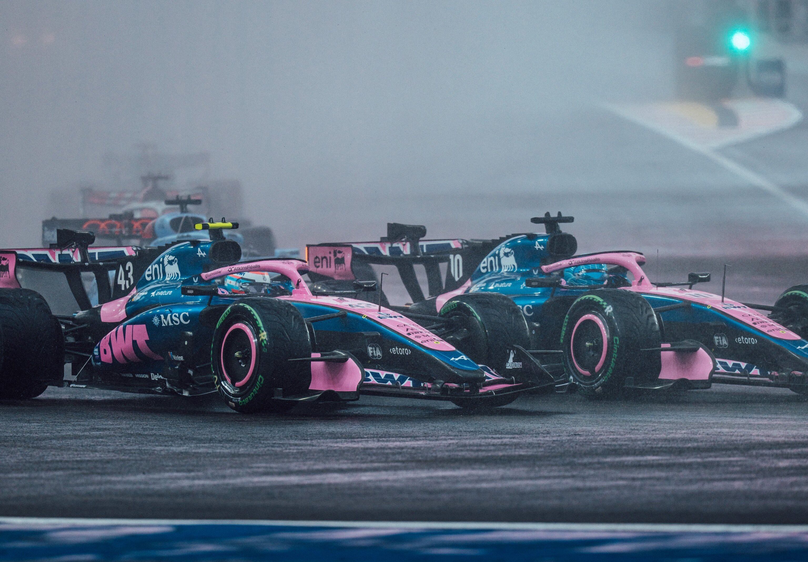 Franco Colapinto y Pierre Gasly en la carrera Sprint de este sábado que se disputó con pista mojada (@AlpineF1Team)