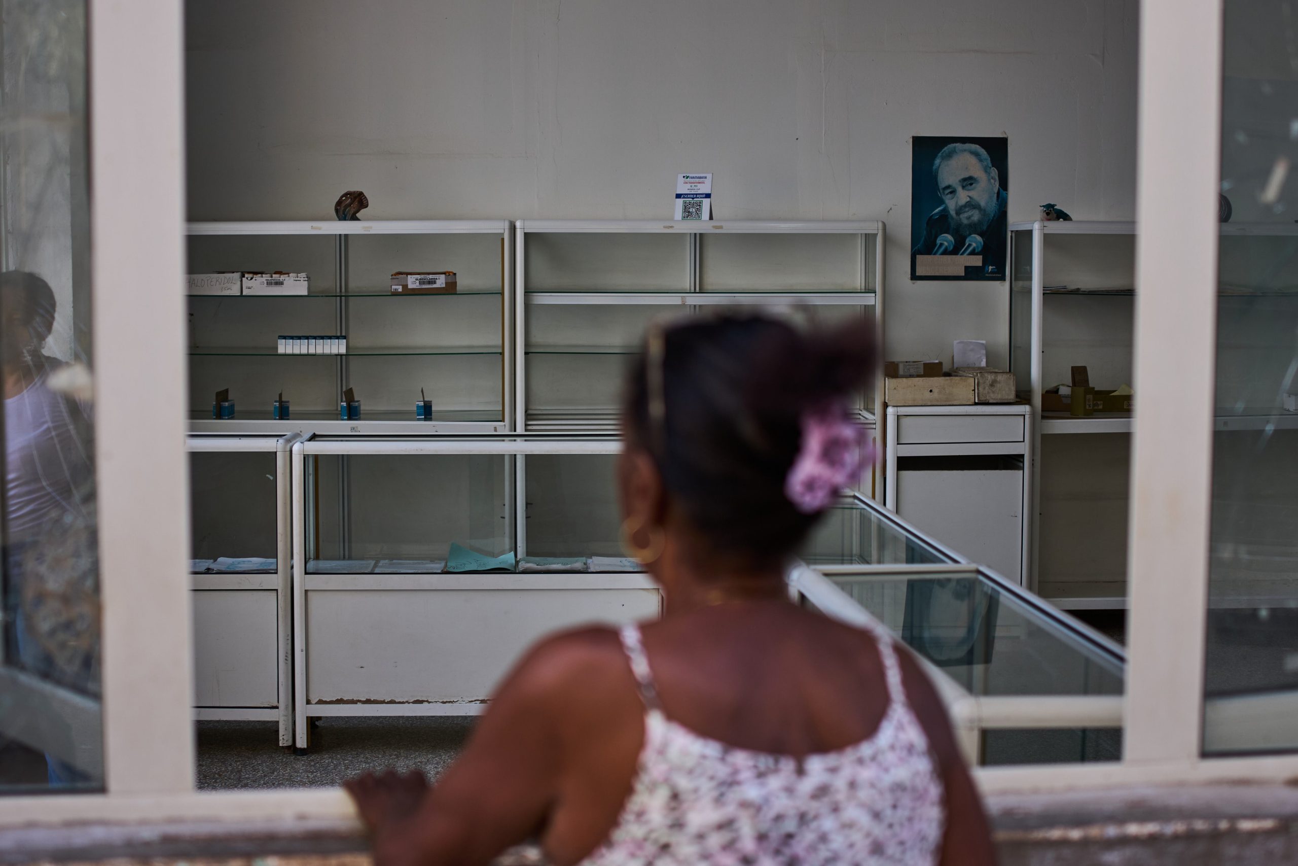 Apagones, medicamentos y ausencias: la vida de una abuela que sostiene sola a sus dos nietas en La Habana